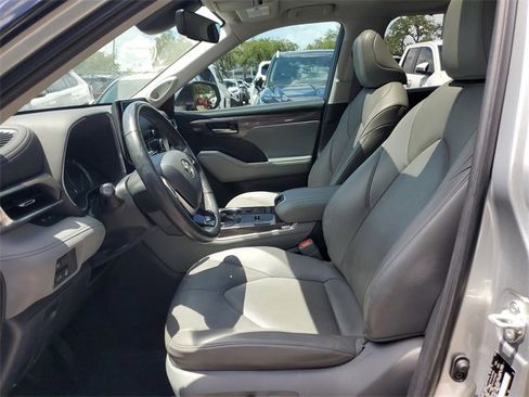 Used 2022 Toyota Highlander Limited image 13