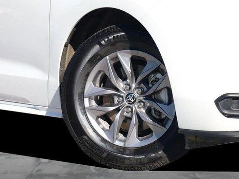 Used 2025 Toyota Sienna LE w/ LE Plus Package AWD/4WD image 3