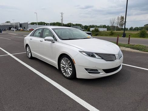 Used 2014 Lincoln MKZ w/ Equipment Group 102A Reserve FWD image 3