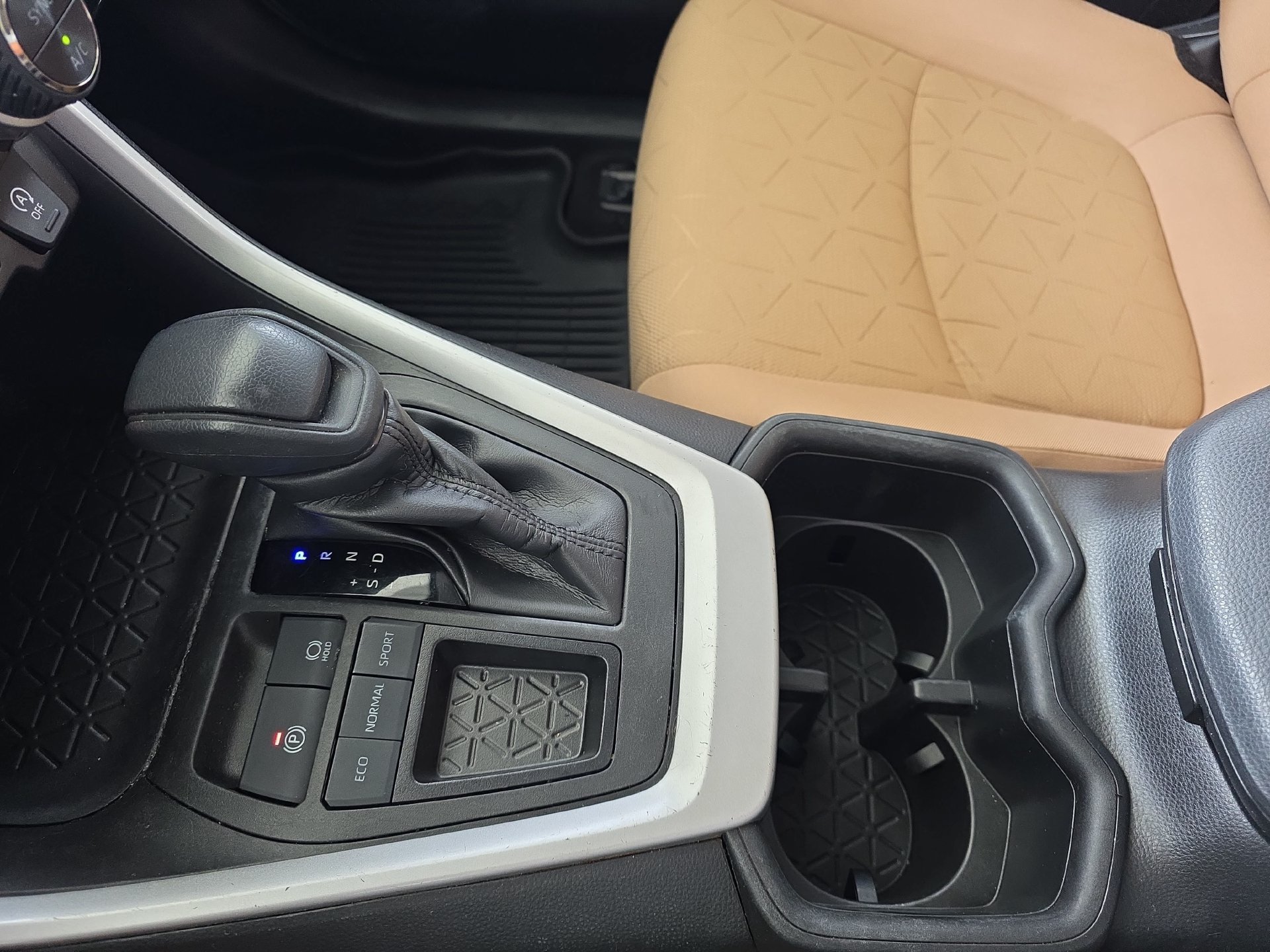 Used 2023 Toyota RAV4 XLE w/ Convenience Package FWD image 25