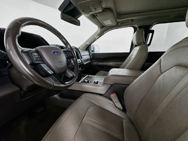 Used 2019 Ford Expedition Limited w/ Equipment Group 301A AWD/4WD image 19
