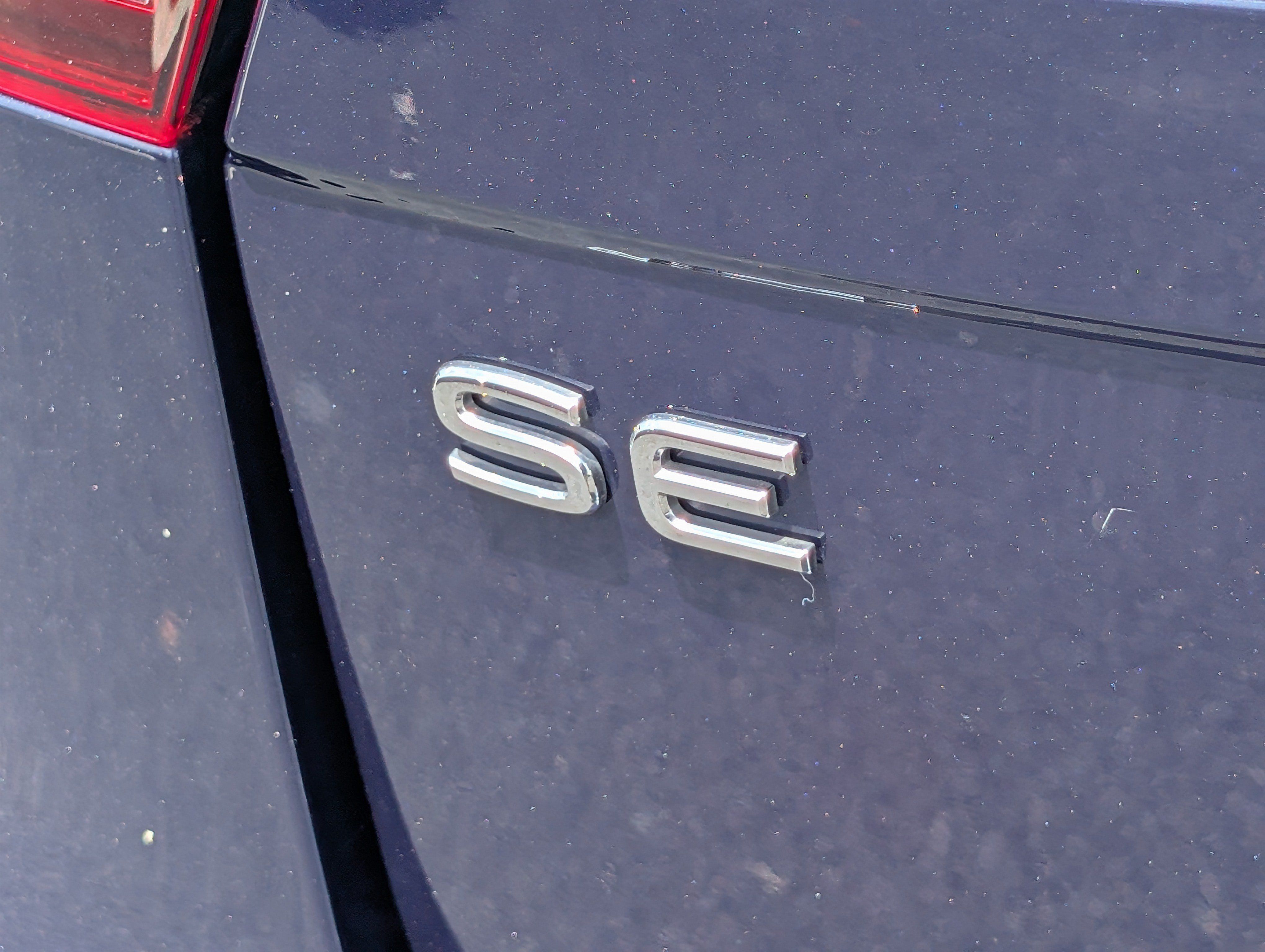 Used 2023 Volkswagen Tiguan SE w/ Panoramic Sunroof Package FWD image 9