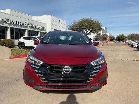 Used 2025 Nissan Versa SV image 3