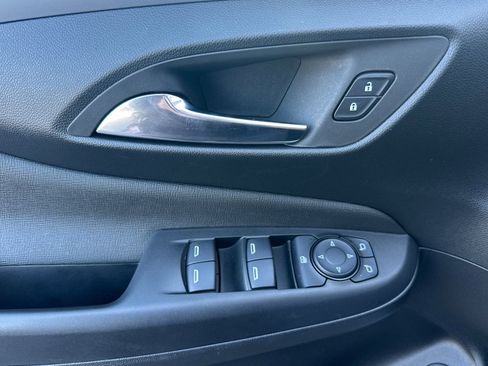 Used 2025 Buick Envista Preferred w/ Convenience I Package image 11