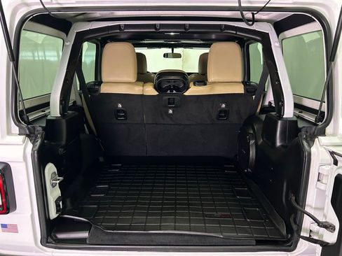 Used 2018 Jeep Wrangler Unlimited Sahara image 10