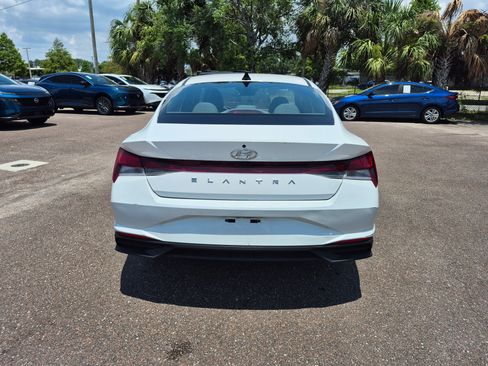 Used 2022 Hyundai Elantra SEL FWD image 5