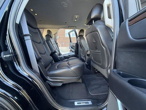 Used 2017 Cadillac Escalade Luxury image 24