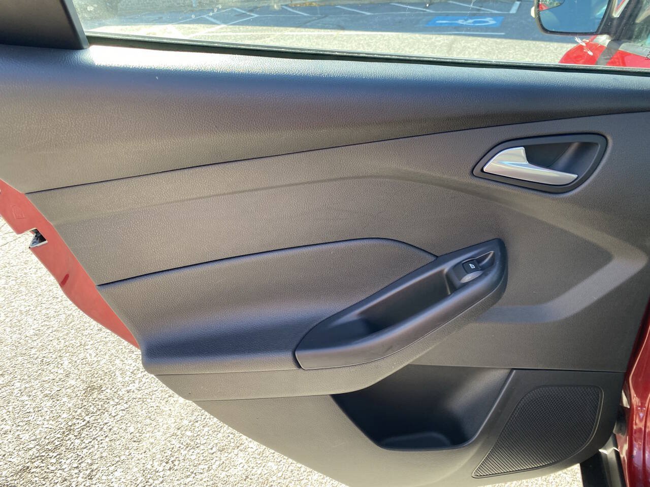 Used 2015 Ford Focus SE FWD image 15