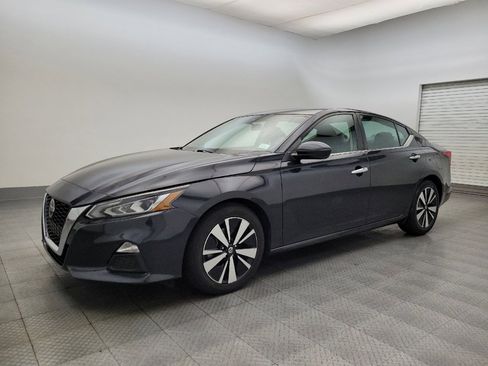 Used 2021 Nissan Altima 2.5 SV image 2