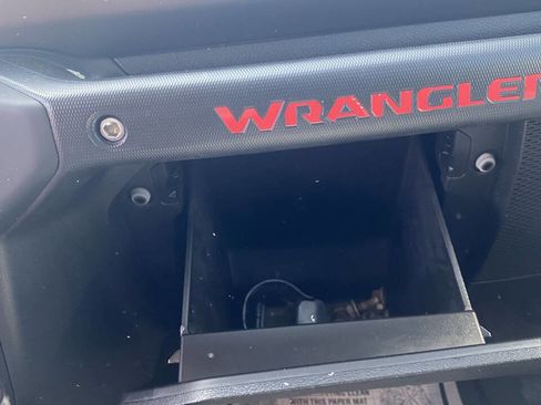 Used 2019 Jeep Wrangler Unlimited Rubicon w/ Cold Weather Group AWD/4WD image 14