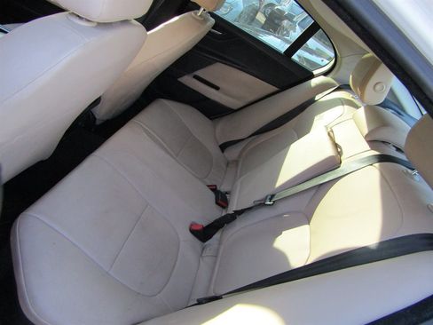 Used 2018 Jaguar XE image 4