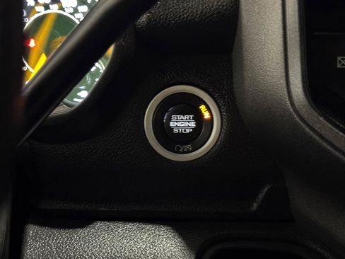 Used 2022 RAM 2500 Tradesman w/ Chrome Appearance Group AWD/4WD image 27