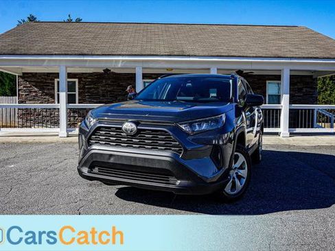 Used 2020 Toyota RAV4 LE image 1