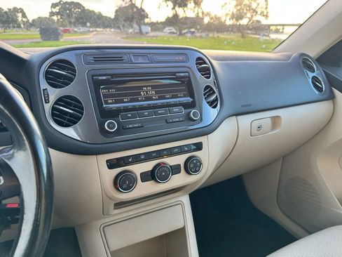 Used 2014 Volkswagen Tiguan SE image 20