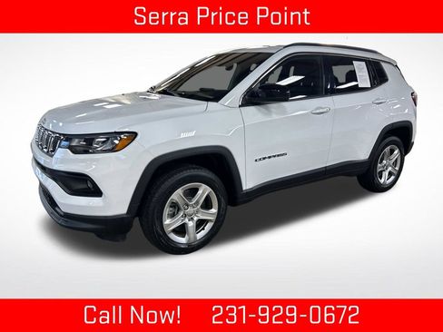 Used 2023 Jeep Compass Latitude w/ Convenience Group AWD/4WD image 1