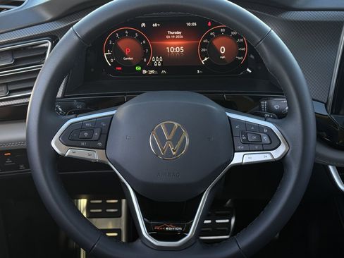 New 2026 Volkswagen Atlas Peak Edition image 17
