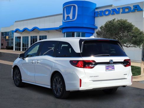 New 2026 Honda Odyssey Touring image 4