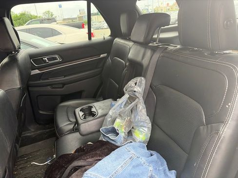 Used 2018 Ford Explorer Limited w/ Equipment Group 301A FWD image 10