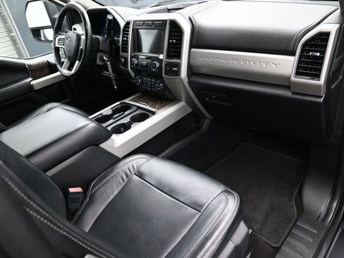 Used 2019 Ford F250 Lariat w/ Lariat Value Package image 40