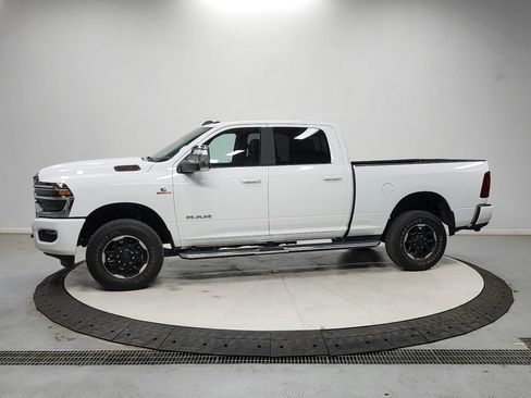 Used 2025 RAM 2500 Laramie AWD/4WD image 4