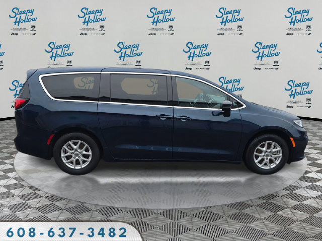 Used 2025 Chrysler Pacifica Select FWD image 4