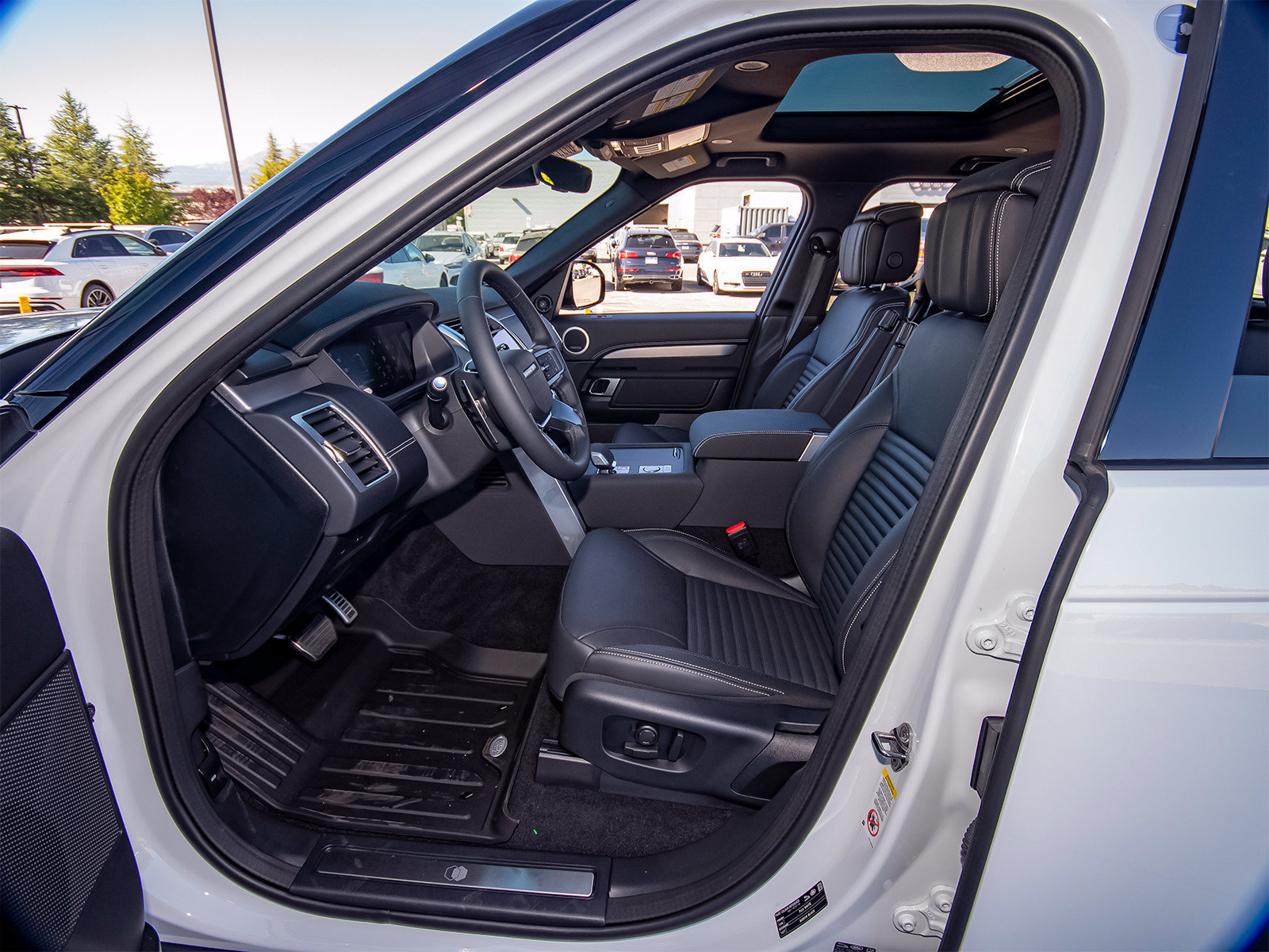 New 2026 Land Rover Discovery Limited Edition AWD/4WD image 35