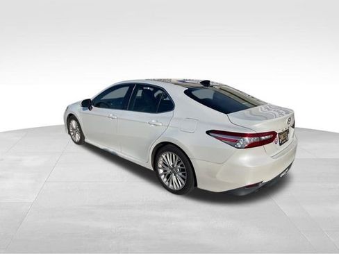 Used 2018 Toyota Camry XLE image 5