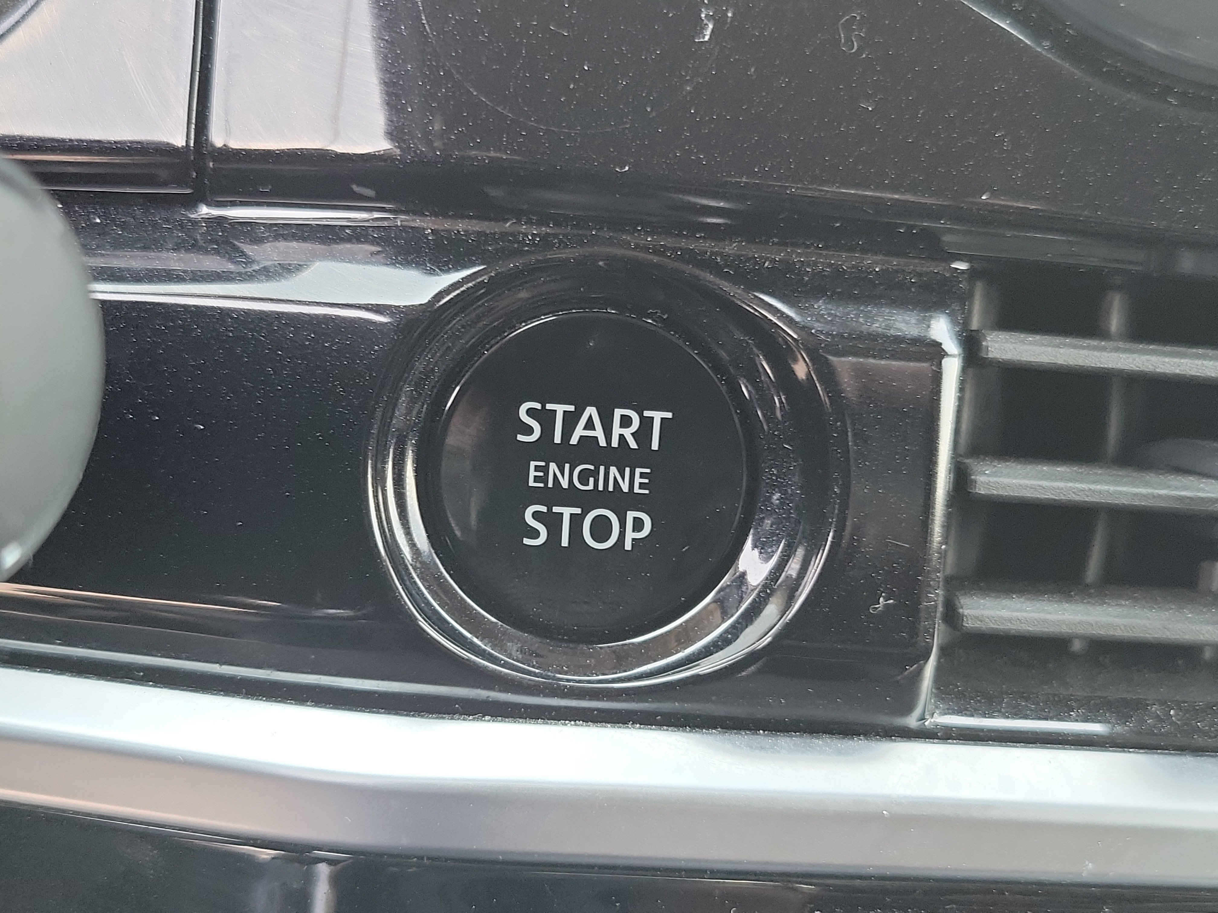 Used 2025 Nissan Pathfinder SL AWD/4WD image 26