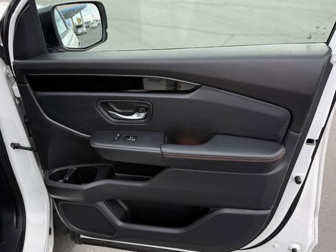 Certified 2025 Honda Pilot TrailSport image 44