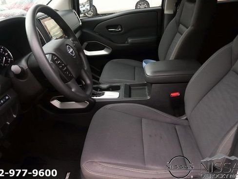 Used 2022 Nissan Frontier SV w/ Technology Package image 13