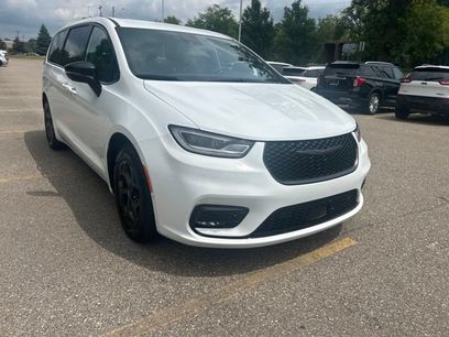 Used 2024 Chrysler Pacifica Limited