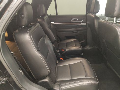Used 2019 Ford Explorer Limited w/ Ford Safe & Smart Package FWD image 19