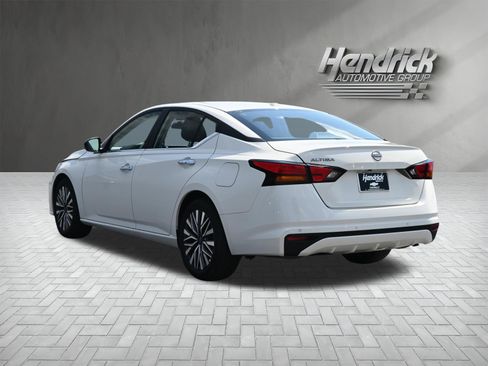 Used 2025 Nissan Altima 2.5 SV FWD image 10