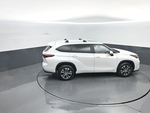 Used 2023 Toyota Highlander XLE AWD/4WD image 26