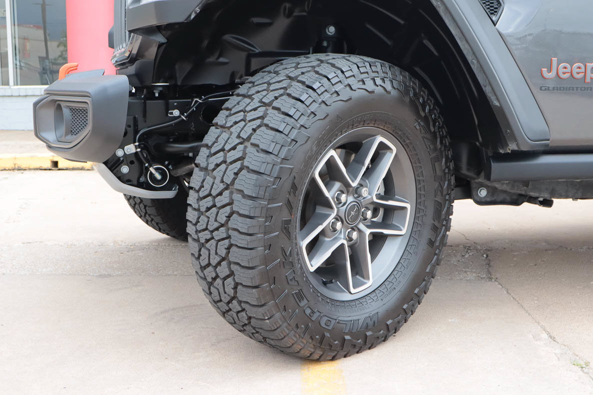 Used 2025 Jeep Gladiator Mojave w/ Convenience Group AWD/4WD image 19