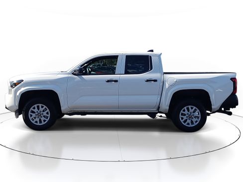 Used 2024 Toyota Tacoma SR image 3