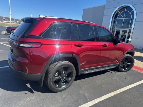 Used 2023 Jeep Grand Cherokee Altitude image 6