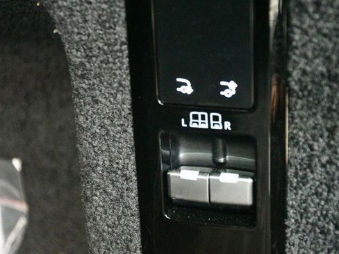 Used 2023 Land Rover Range Rover SE image 77