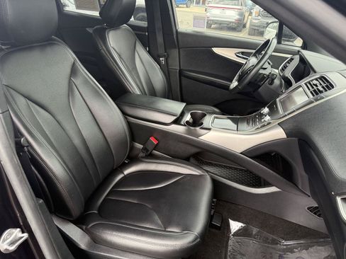 Used 2020 Lincoln Nautilus Premier AWD/4WD image 28