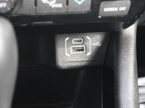 Used 2025 Jeep Compass Latitude w/ Convenience Group AWD/4WD image 9