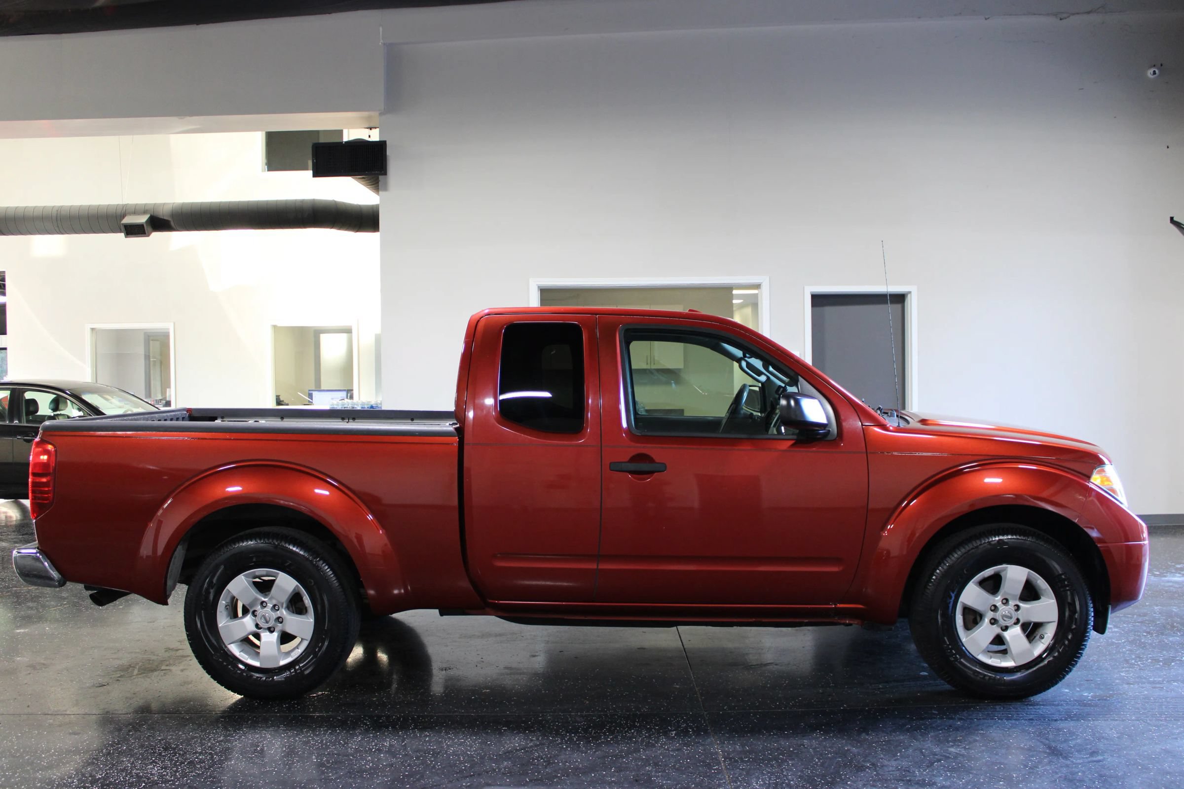 Used 2012 Nissan Frontier SV w/ SV Premium Utility Pkg RWD image 2