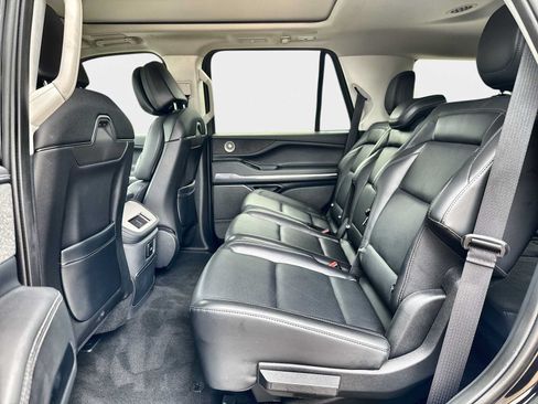 Used 2026 Lincoln Navigator Reserve AWD/4WD image 12