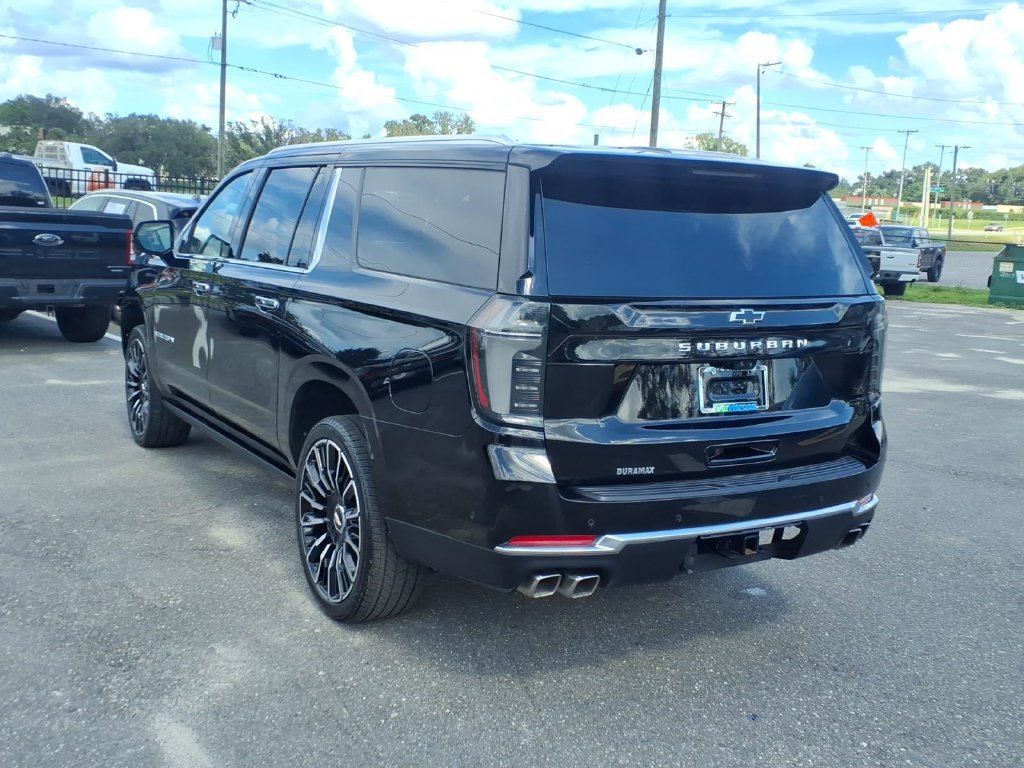 Used 2026 Chevrolet Suburban High Country AWD/4WD image 5
