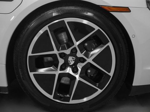 New 2025 Porsche Taycan image 19