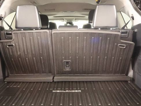 Used 2023 Toyota Highlander XLE AWD/4WD image 28