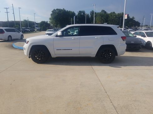 Used 2022 Jeep Grand Cherokee Laredo X RWD image 4