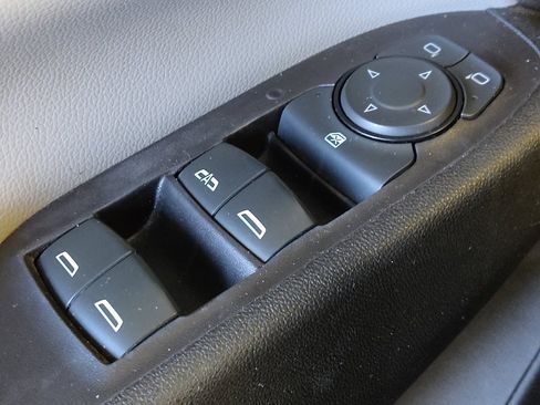 Used 2021 Chevrolet Equinox LT FWD image 27