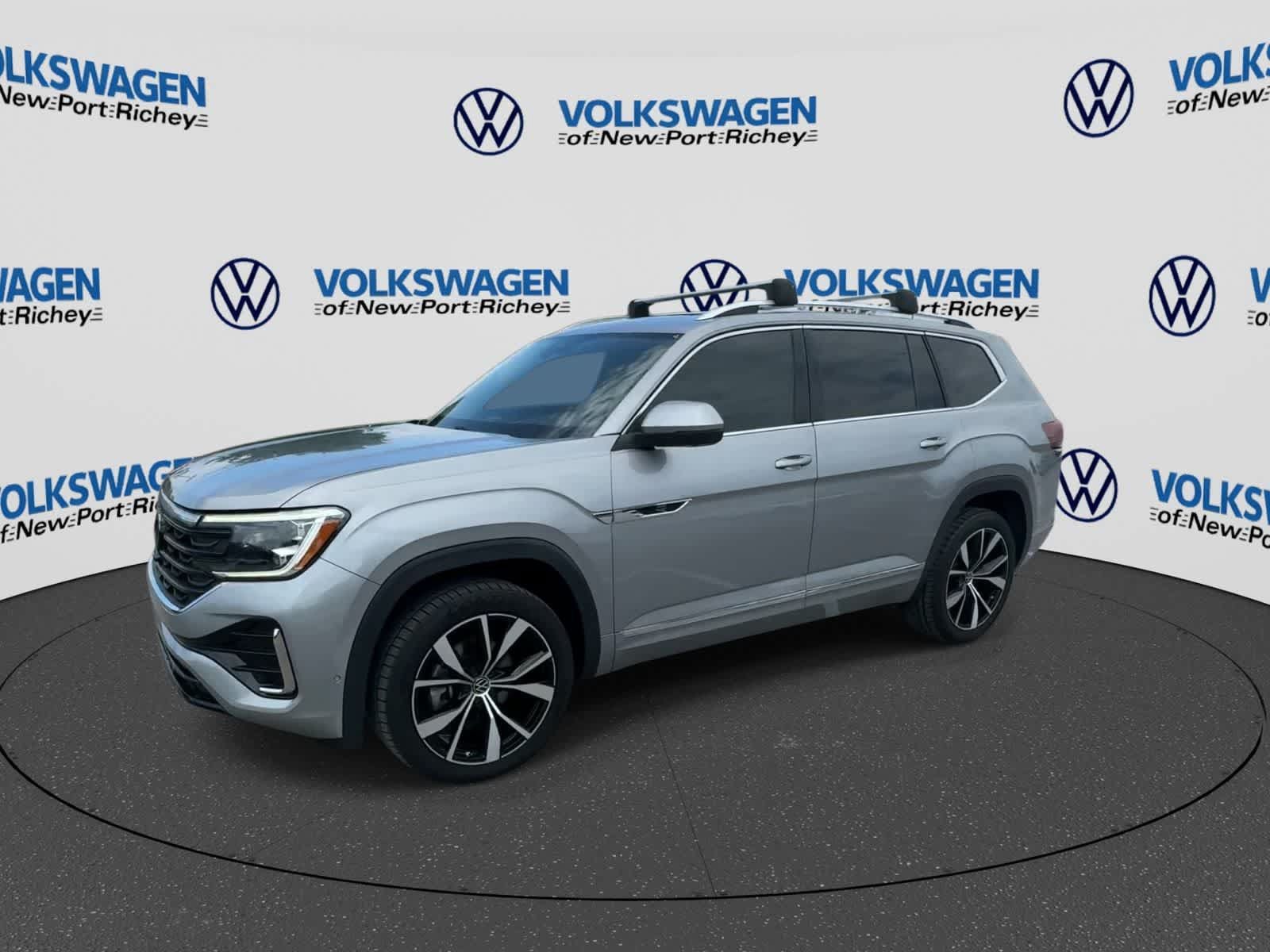 Used 2024 Volkswagen Atlas SEL Premium R-Line AWD/4WD image 4