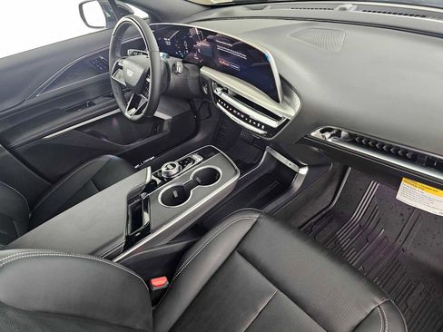 New 2025 Cadillac Lyriq Luxury image 11
