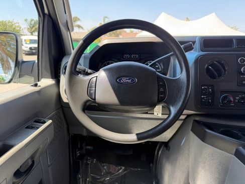 Used 2009 Ford E-350 and Econoline 350 Super Duty Wagon RWD image 27